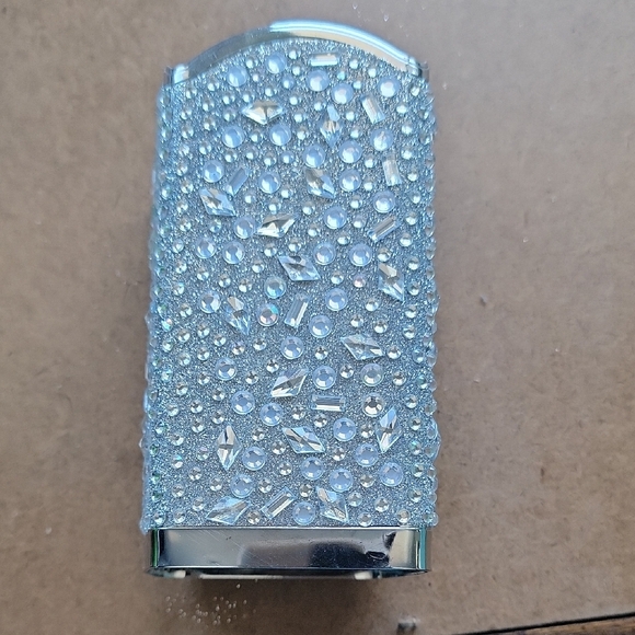 Bath & Body Works Shimmering Silver Holder - Picture 4 of 4